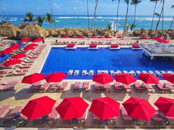 Dreamy Poolside Experiences